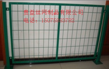 ��ܻ������ֳ�Ϊ����ܸ���դ�������ǰѽ�����(��ְ���������˿)������֧�Žṹ�ϵ�դ����������ֹ�ˡ�����빫·�������������򣬷�ֹ�Ƿ�ռ�ù�·�õص���ʩ���Ա�֤��·ʹ���ߵĿ��١���ݺͰ�ȫ����ܻ�������Ϊһ����װʮ�����Ĳ�Ʒ������Ʒ�ȿ�����������������ǽʹ�ã��ֿ�����Ϊ��ʱ������ʹ�ã�ֻ����ò�ͬ�������̶���ʽ���ʵ�֡�����Ʒ��������������Ϊԭ���ϣ����ɶ�п��Ϳǰ����͸߸�������ĩ��Ϳ���㱣���ĺ���ʽ��Ƭ�������վÿ���ʴ���������ߵ����ԡ������ֻ������ı��洦��Ϊ��п����Ϳ��Ҳ������ѡһ�֣����˸������ϸǻ����ñ�����ݻ����Ͱ�װ��ʽ��ͬ����ѡ��Ԥ��50cm���ӵ����ȷ�ʽ������ܻ���������Ƭ����������˿�͸�����������ϻ����Ŀ������ӡ����е���˿��Ϊ�Զ������ġ��������Ҳ���԰��տͻ��ľ���Ҫ������ơ�