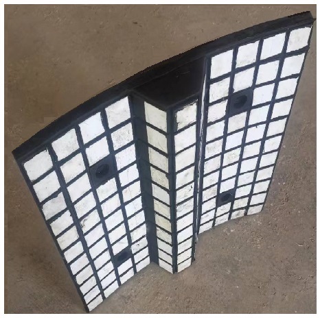 �մɸ��ϳİ��Ʒ�����ǽ�����մ�Ƭ�����𽺰壬�����¸�ѹ��ճ�ӳ�һ�壬Ȼ���پ���ȴ�����͡���ĥ�ȹ���������������ϼ���Ҫ�� �Ĵ���Ʒ�������պϸ��ٰ�װ��⡣