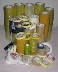 ���н�ǿ�Ŀ����������Ժá�����ճ��ǿ�Լ�����ӡˢ���ص㣻���в�����������ʪ������Ե֮ȱ�㡣