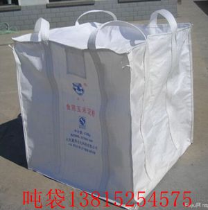 ���ϼ�װ����ƷӦ����ܹ㣬�ر��ǰ�װɢװ��ˮ�ࡢ��ʳ������ԭ�ϡ����ϡ����ۡ�����ȷۡ���״���壬�����ڵ�ʯ֮���Σ��Ʒ��װж�����䡢���棬���ǳ����㡣�������ϼ�װ��������������Ϊȷ�����ϼ�װ���İ�װ������Ӧ�߶��������ϼ�װ�����ϻ����⡣�ְ�װ���������һ��ǽ�����ѡ�ü۸���΢�ߵ�Ķִ������������б��ϡ�,���ڶִ���ʹ�þ۱�Ϊ��Ҫԭ�ϣ������������ȶ������Ͼ��Ȼ�Ϻ󣬾����������ڼ������ϱ�Ĥ���и��˿��Ȼ��������죬ͨ���ȶ����Ƴɸ�ǿ�ȵ������ʵ�PPԭ˿���پ���֯����Ĥ�Ƴ����ϱ�֯���ػ�����������������Ϻ��Ƴɵİ�װ���ϣ�����������ʹ��ʱһ��Ҫ��һ����ע����������Ż�ܺõ�ʹ�á�Ϊ�ˣ����ҽ�����ҵ���ܲ�����Ҫ�����������ϼ�װ��ԭ���в������������ϡ����ϣ�����ϵĲ�����Ӧ�ϸ������ڲ��ó���5%���ִ���Ӧ��������ˮ������������·����·�����ۡ���ɽ�ȣ�����Щ��ҵ�У���֯��Ҳ�ǲ���ȱ�ٵġ���ɽ���������µĹ��̽��衣����Щ�����У��ϳ����Ͼ��й��ˡ���ˮ����ǿ�����롢�����ȹ��ܡ�