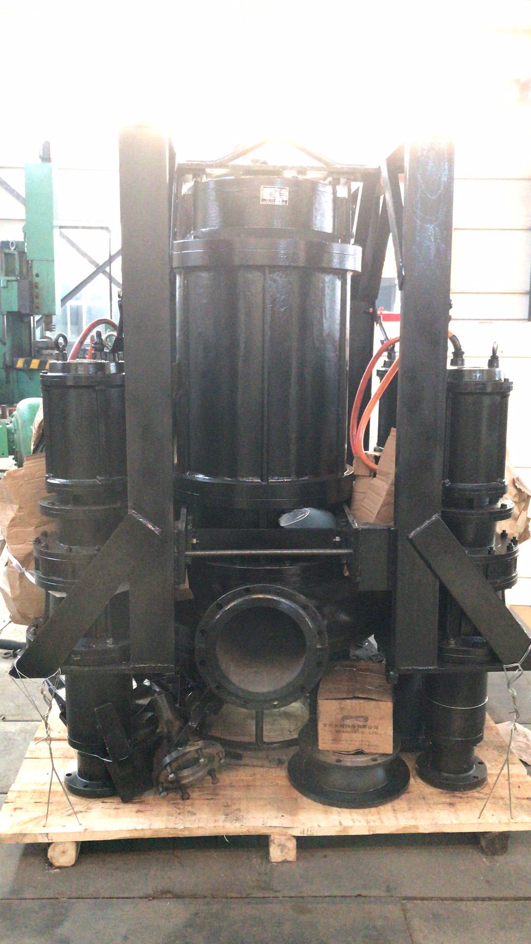 PSQ����ĥ�Ͻ�Ǳˮ�����ã�βɰ�ã��ҽ����ǵ����ˮ��ͬ��Ǳ������й�����ˮ����е���ñù����������øߺϽ���ĥ�������죬���нϺõ���ĥ�ԣ�����ͨ�������������ͺ��нϴ�����������ɳ���ཬ���󽬡�ú����ɰʯ�Ƚ���.��ϵ�в�Ʒ���չ������Ƚ�����������죬ˮ�ó���Ҷ�����ڵײ�����һ�׽���Ҷ�֣��ܽ������������������������ˮ����û�и���װ�õ������ʵ�ָ�Ũ�����͡����ص��ܷ�װ���ܹ���Чƽ����������ѹ�����ϴ��޶ȱ����˻�е�ܷ�Ŀɿ��ԣ�������ù��ȱ�������ˮ��Ᵽ���ȶ��ֱ�����ʩ���ܹ��ڶ��ӵĹ��������³��ڰ�ȫ�����С�