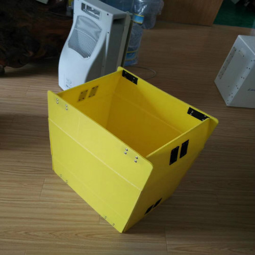 ���ܰ���Ҫ Ӧ���ڵ��ӣ���װ����е���Ṥ��������ʳƷ��ҽҩ��ũҩ���ҵ磬��棬װ�꣬�Ļ���Ʒ����ż��������﹤��ҽҩ�����ȸ�����ҵ������һ�����͵Ļ����Ͱ�װ���ϡ� PP�пհ���һ����ɫ�������ϣ�����Ӧ�÷ǳ��㷺���ڹ���Ŀǰ���������ã����������������ֽ��װ���ϣ����ڹ���һЩ��ҵҲ��������������װ�β����ã�PP�пհ���Ϊ��Ӧ�ù㷺��ʹ�÷��㣬�ֳ���ͨ�壬��㷺���ڹ�汳�����ľ߲��ϡ���ҵ��װ����Ʒ����ȣ��������������ת�䣬�ɲ�ж������䡢��Ʒ��װ���Լ������и���ȡ��пհ�һ����û�������Ⱦ�ɻ��������Ծ۱�ϩ��PP��������ϩ��HDPE����֬�͸��ָ����������ɣ�������һ�־�̼������PC���пհ壬�ֳ�����壬��������¡�塢PC�пհ壬���Ը����ܵĹ�������PC��֬�ӹ����ɣ�����͸���ȸߡ����ᡢ����������������ȡ���ȼ�����ϻ����ص㣬��һ�ָ߿Ƽ����ۺ����ܼ���׿Խ�����ܻ��������ϰ�ģ���Ŀǰ�������ձ���õ����Ͻ������ϡ�